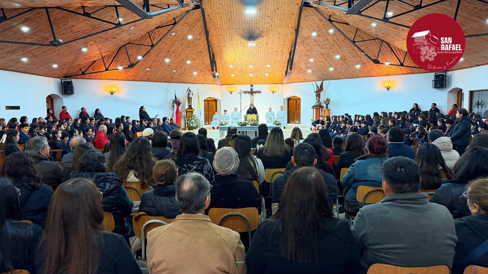 Colegio Santa Madre de Dios celebró su 18° aniversario con emotiva misa de acción de gracias
